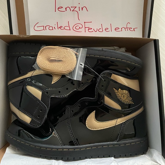 Dead stock Jordan 1 Black metallic gold size 9.5 - Picture 1 of 4